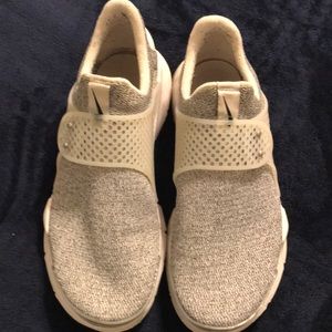 EUC Nike Sockdart sz 9